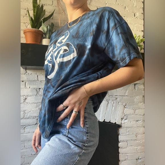 Lotus Band Tee - Picture 3 of 7